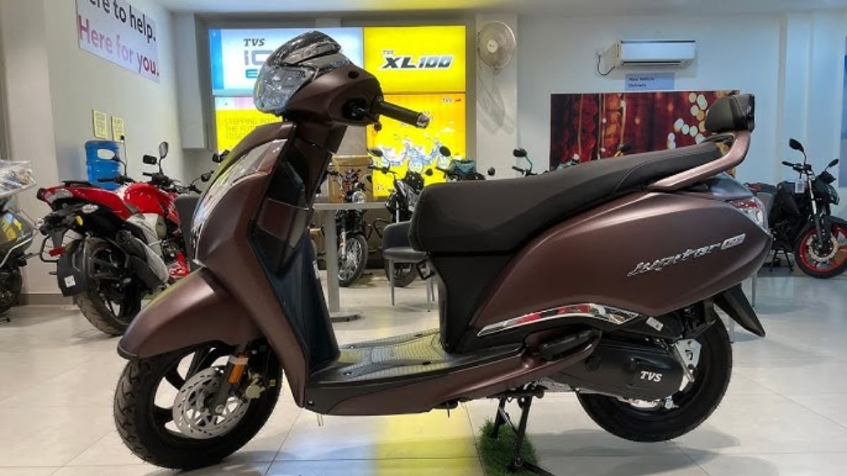 Honda को कड़ी टक्कर देंगा TVS का शानदार स्कूटर, धाकड़ इंजन और तगड़े माइलेज के साथ देखे कीमत