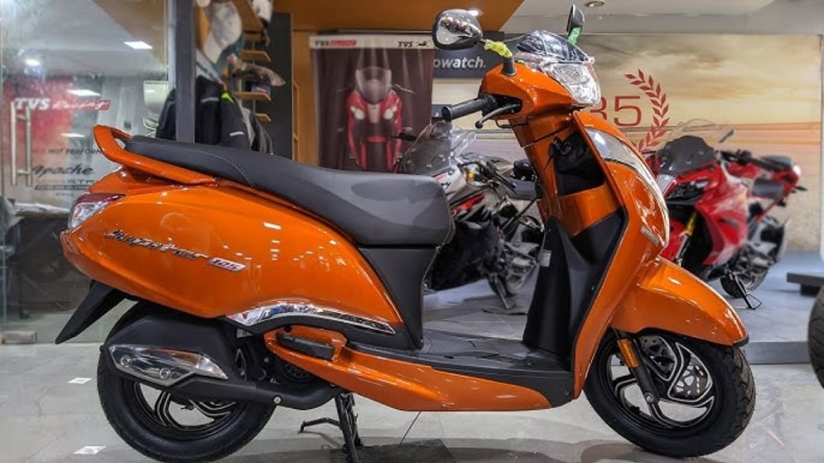 Honda की हेकड़ी निकाल देंगा TVS का शानदार स्कूटर, धाकड़ इंजन और तगड़े माइलेज के साथ देखे कीमत