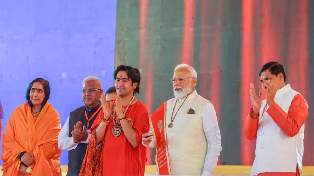 बागेश्वर धाम कैंसर अस्पताल के शिलान्यास के दौरान बड़ा ऐलान, PM मोदी की माता के नाम पर होगा एक वार्ड
