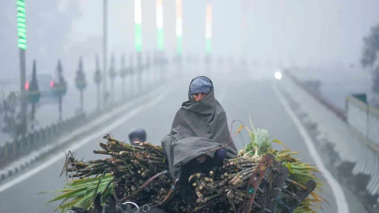Weather Update: मौसम ने फिर ली करवट, दिल्ली समेत इन राज्यों में लौटेगी ठंड