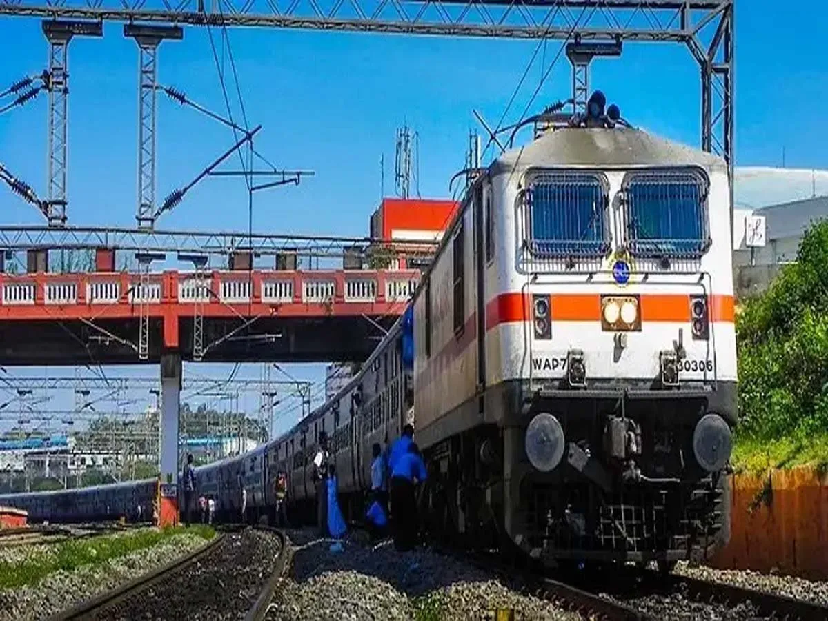Bhopal News: ट्रेन में पैसे न देने पर किन्नरों ने युवक को बेहरमी से मारपीट कर चलती ट्रैन से फेका, रेल SP भोपाल और विदिशा को नोटिस